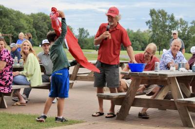 Tony awarding prizes.JPG